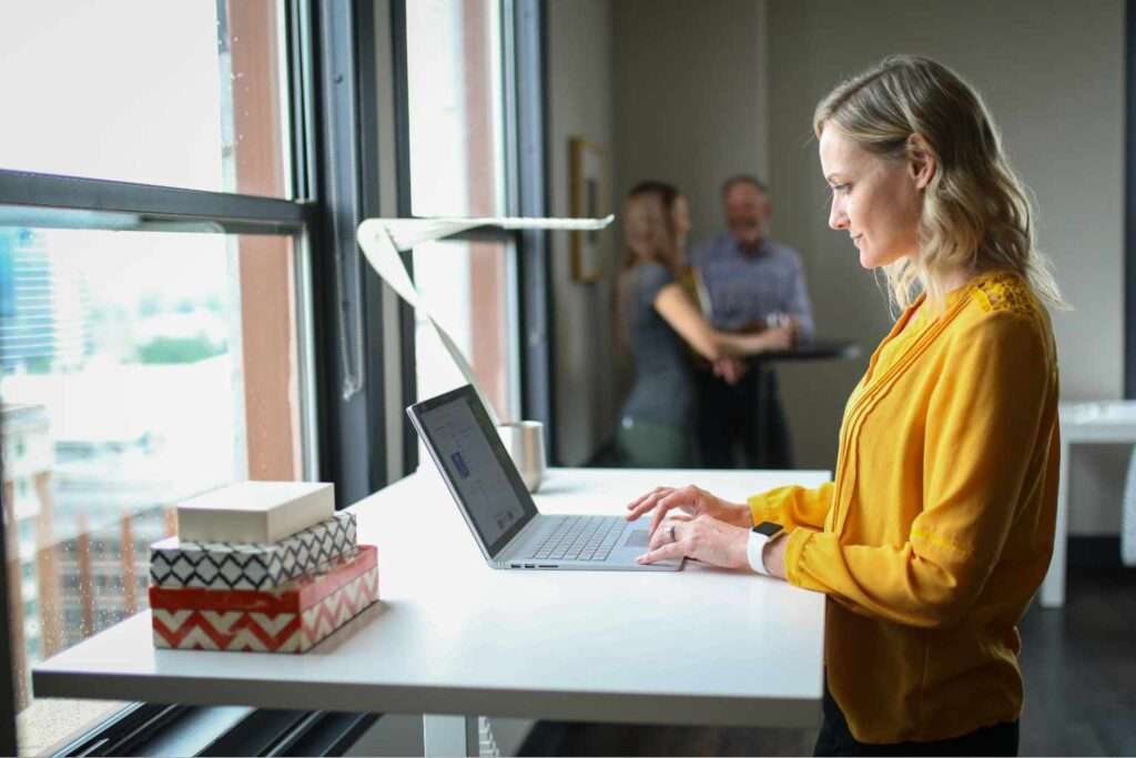 Foto von TheStandingDesk auf Unsplash